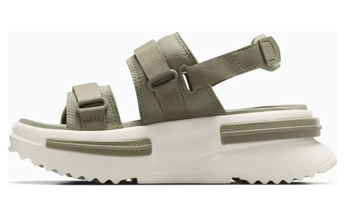 converse-sneaker A08302C