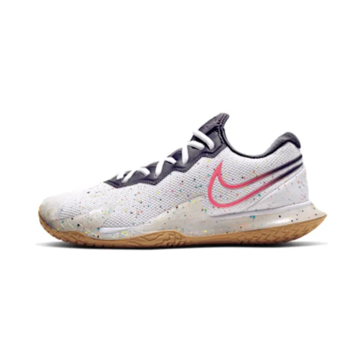 NikeCourt Air Zoom Vapor Cage 4 Hardcourt – Wit “White / Gridiron / Wheat / Laser Crimson” (CD0424-105)