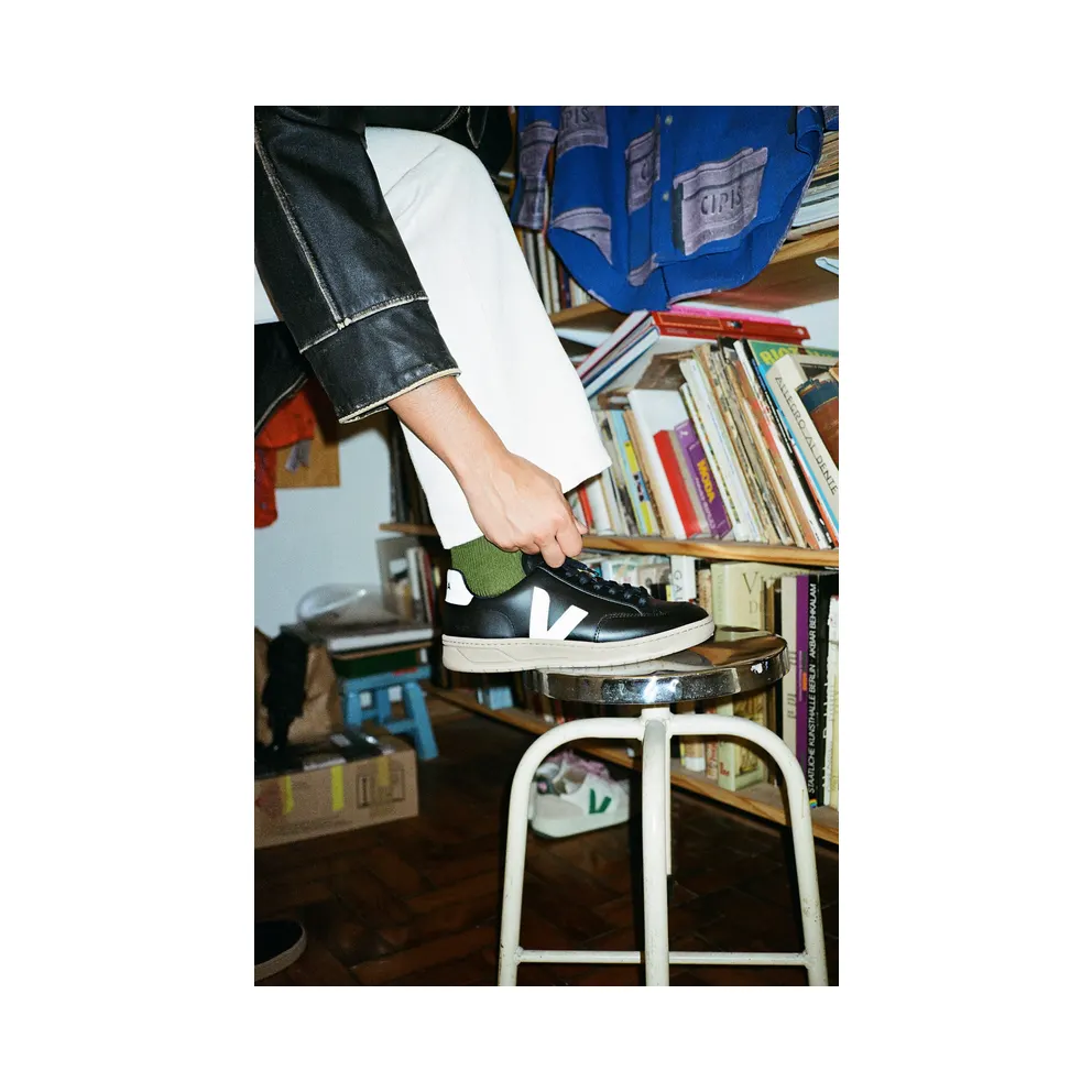 Veja V-12 Leather (XD0203638B)