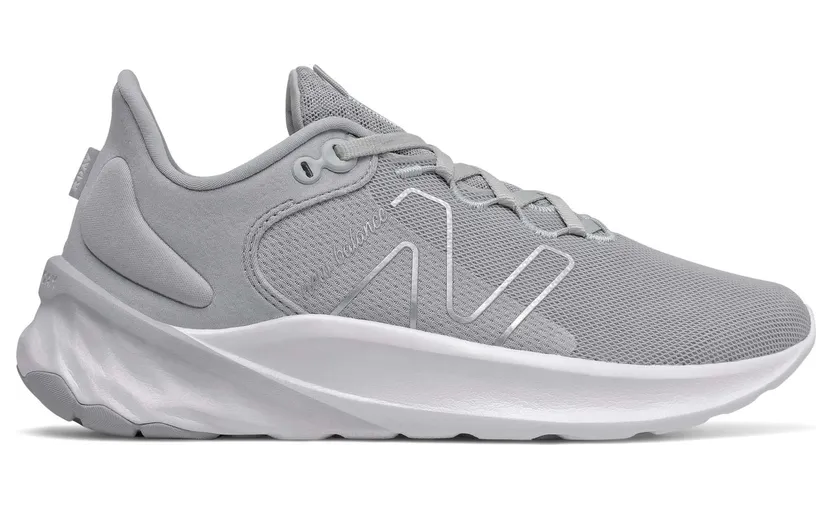 new-balance-sneaker WROAVSS2
