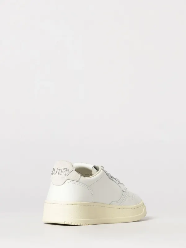 Autry Medalist Low in Smooth Calf Leather with Perforated Toe White (AULWSW03)
