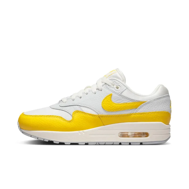 Nike Air Max 1 “Tour Yellow”: zo draag je dat gele vlak zonder dat het je outfit overneemt
