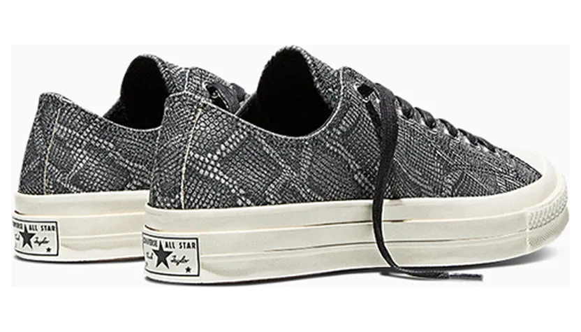 converse-chuck-taylor-all-star A16637C
