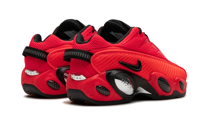 Nike x NOCTA sneaker “Bright Crimson/Black/Black/Chrome” (DM0879-600)