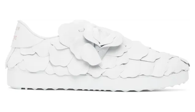 Valentino White Valentino Garavani 03 Rose Edition Atelier Petal Low Sneakers (VY2S0E32ADK)