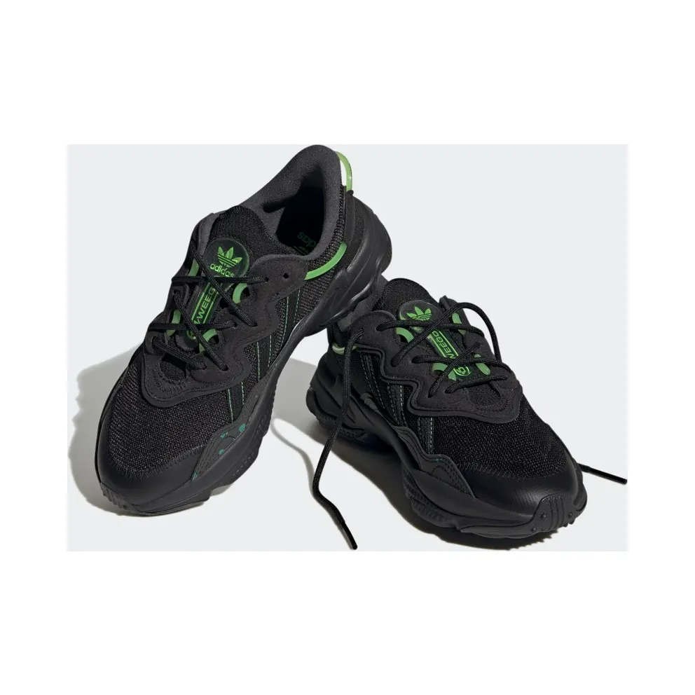 Adidas OZWEEGO Core Black / Core Black / Solar Green (HQ1637)