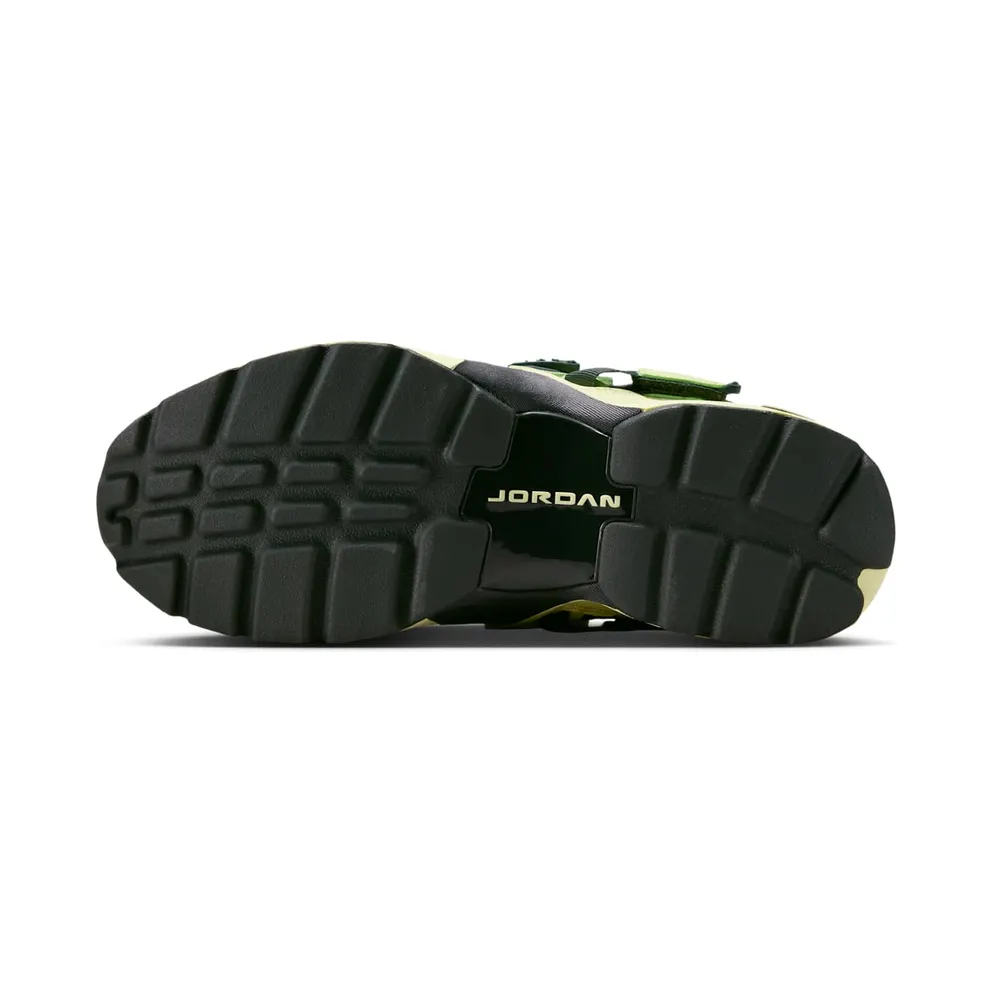 Jordan Trunner LX “Luminous Green” (HQ2164-302)