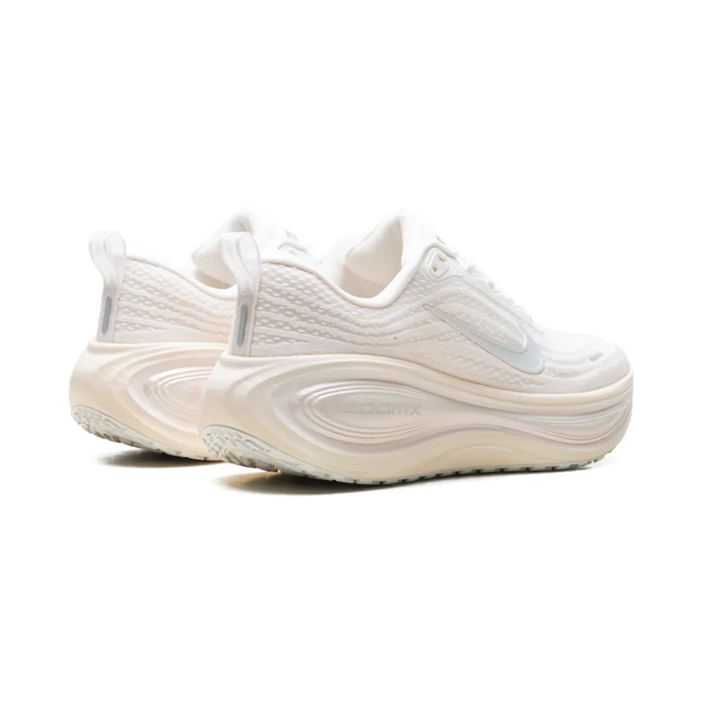Nike Vomero Plus “Summit White Phantom Chalk” (IO9916-100)
