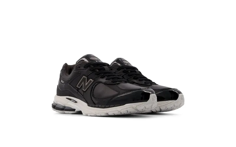 New Balance 2002R Leather Pack Black (U2002RD)