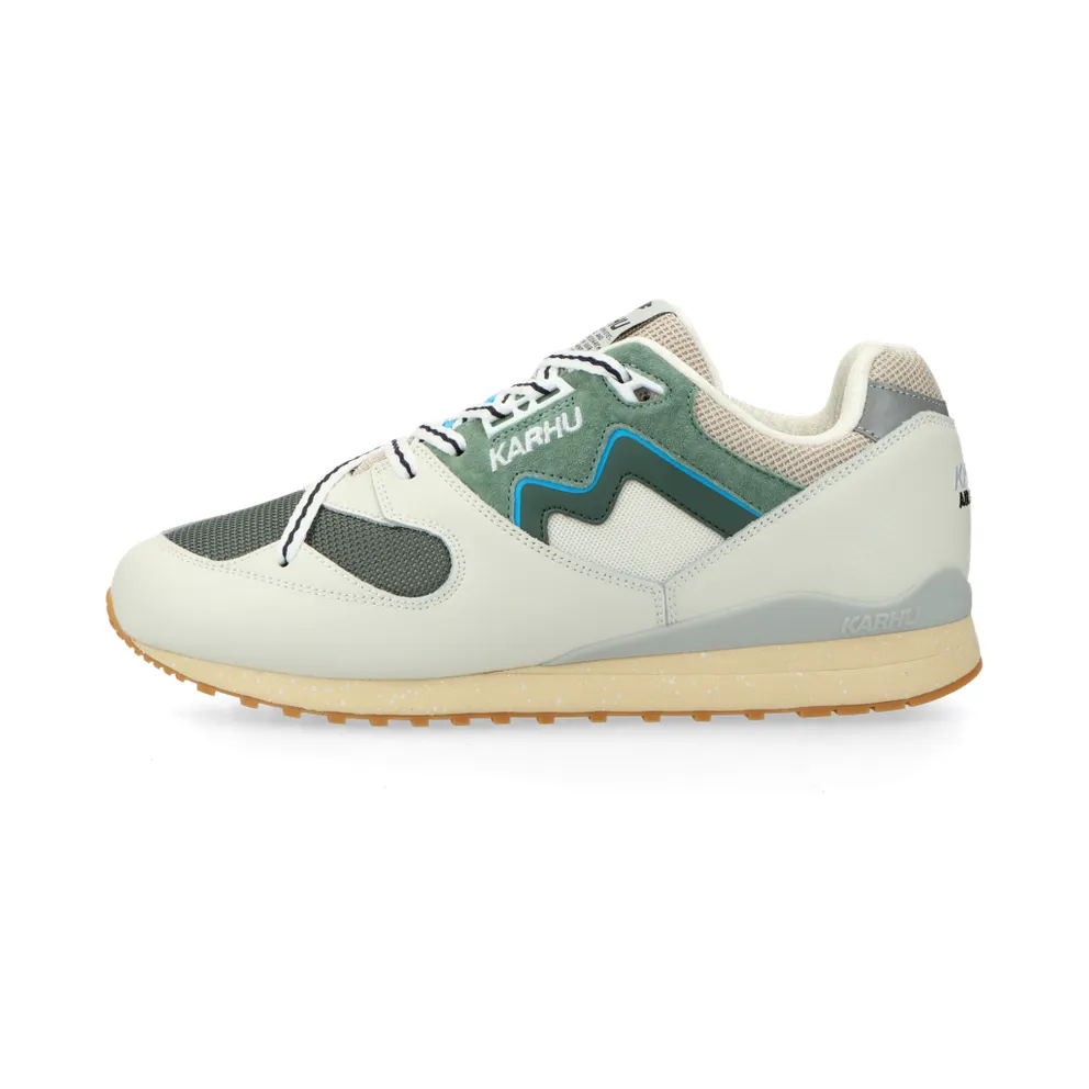Karhu Synchron Classic (lily white / forest green) – F802685
