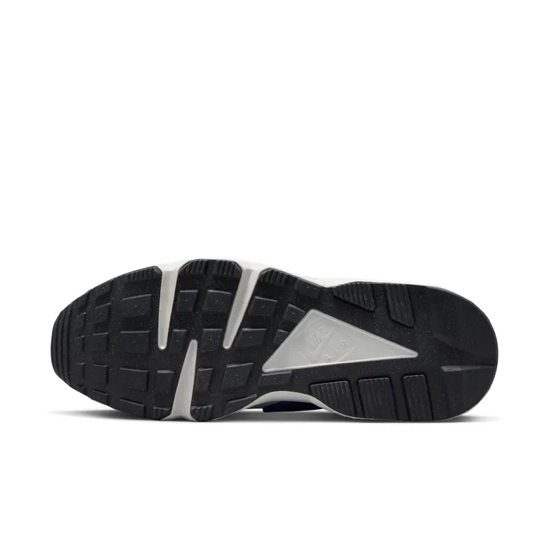 Nike Air Huarache “Social FC” (DR0286-100)