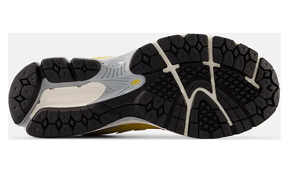 new-balance-2002r M2002RHT