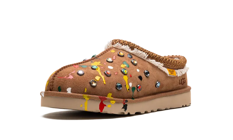 Ugg Tasman Slide “Gallery Dept. – Chestnut” (1166952-CHE)