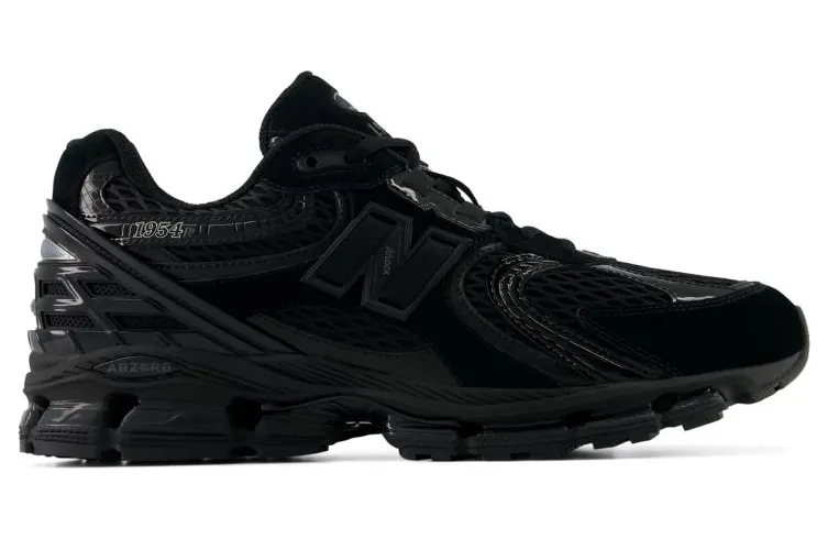 New Balance 1954R “Triple Black” (U19543VU) — de zwarte tech-runner voor elke dag