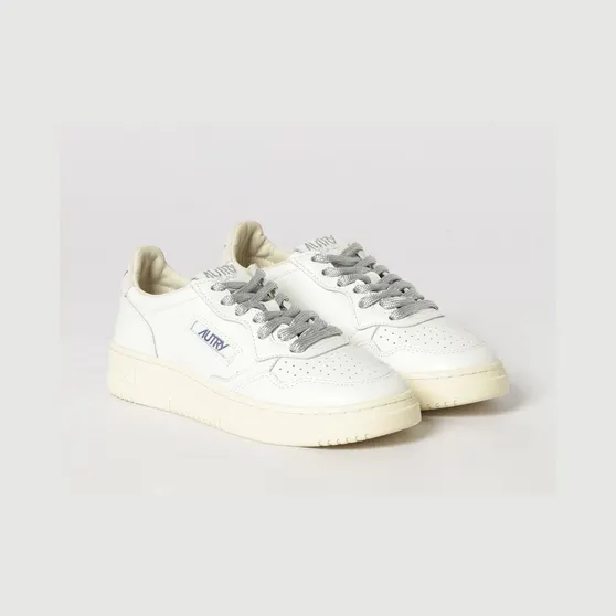 Autry Medalist Low Sneakers in Smooth Calf Leather with Perforated Toe White (AULWSW03)