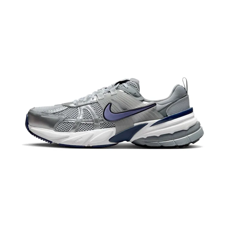 Nike V2K Run (grau) – HJ4497-002 “Wolf Grey / Cool Grey / White / Midnight Navy” (HJ4497-002)