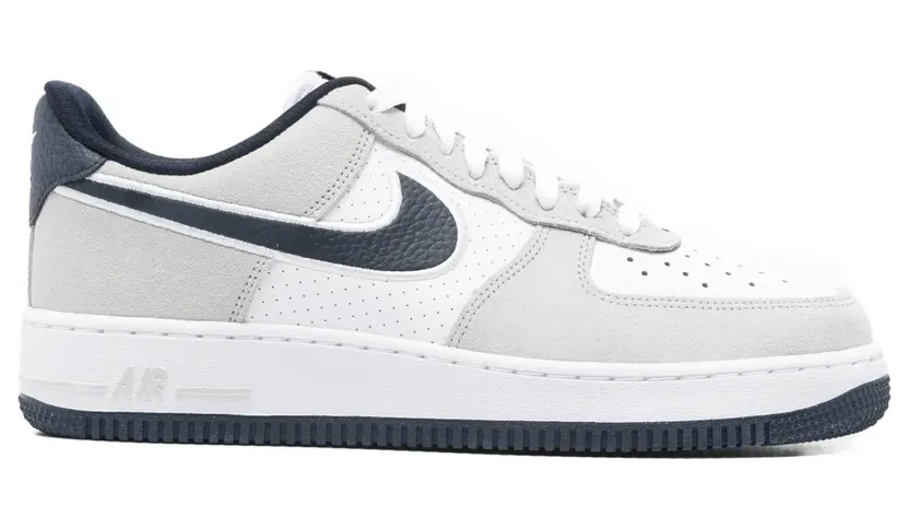 Nike Air Force 1 ’07 LV8 sneakers met vlakken – Grijs (IO2077)