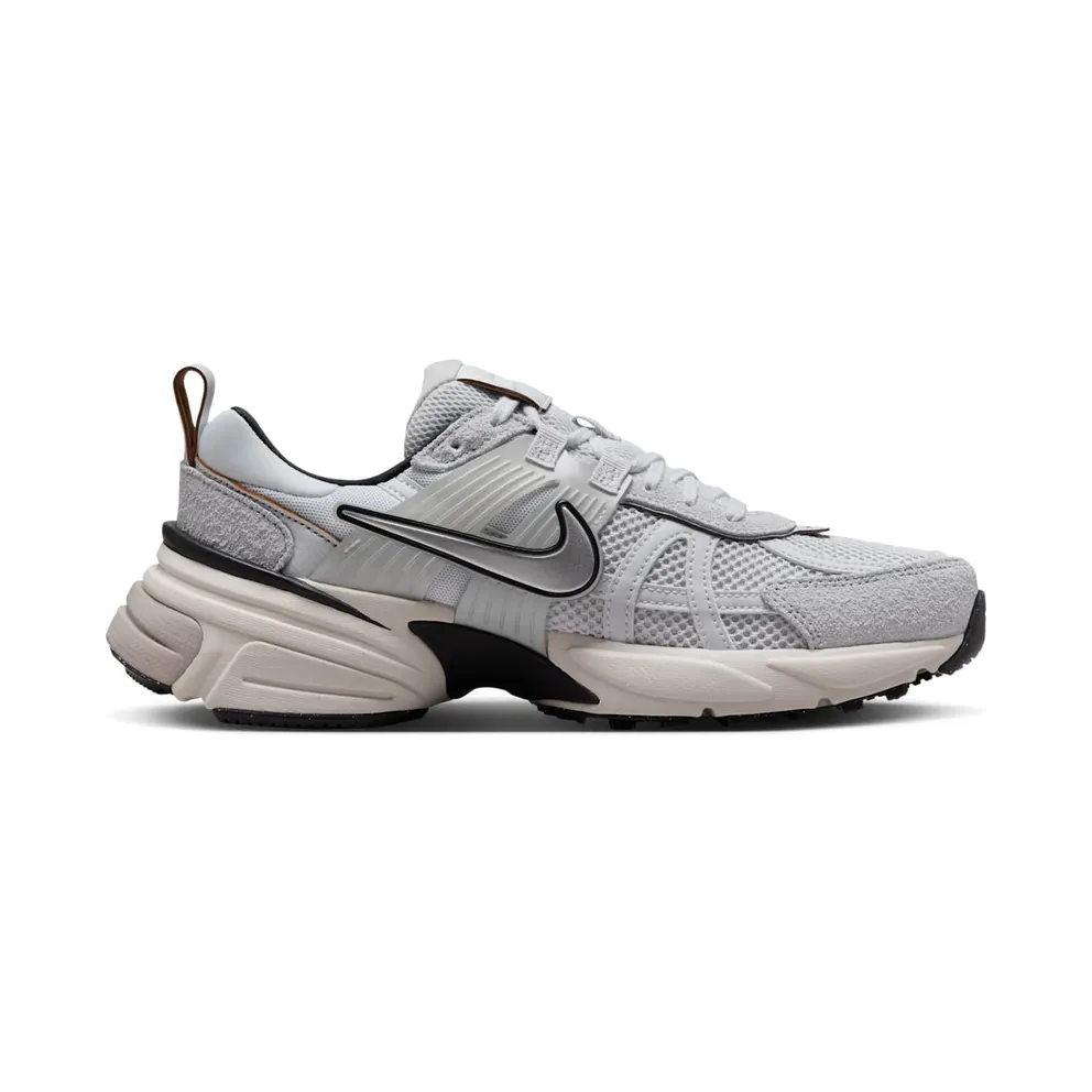 Nike V2K Run “Pure Platinum / Chrome” (FN6703-002)