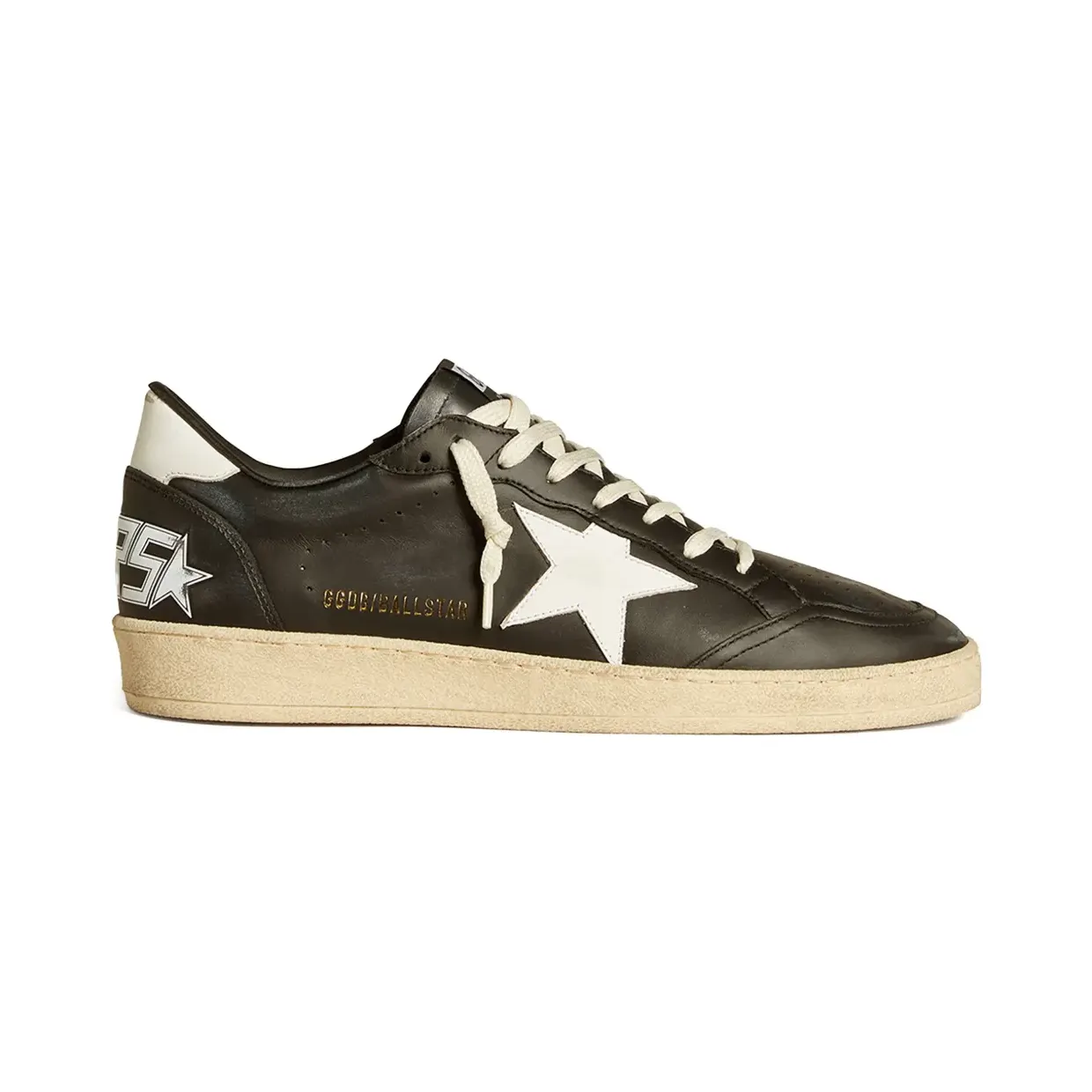 Golden Goose Ball Star aus schwarzem Nappaleder mit weißem Lederstern und Fersenlasche (GMF00117F006707)