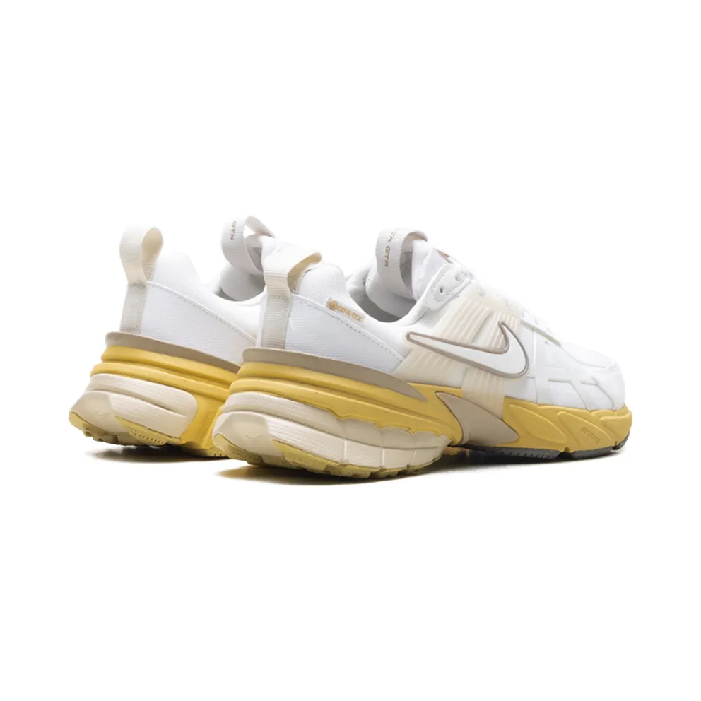 Nike V2K Run “Gore-Tex White Light Bone” (FZ2622-100)