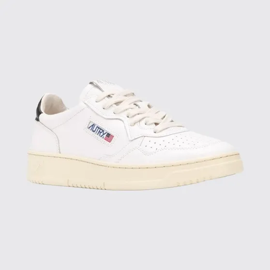 Autry Medalist Low Trainers in Smooth Calfskin with Perforated Toe Black 1 (AULMV102)