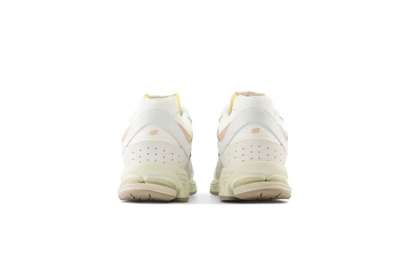 New Balance 2002R “Vachetta Leather” (M2002RVF)