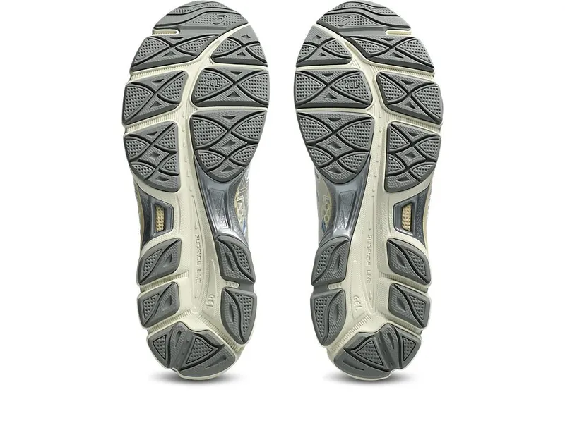ASICS GEL-CUMULUS 16 “Ivory / Pure Silver” (1203A733-750)