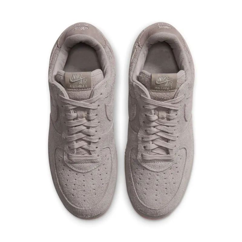 De Air Force 1 ’01 ‘Metrocard’ is pure New York in shaggy suede (4)