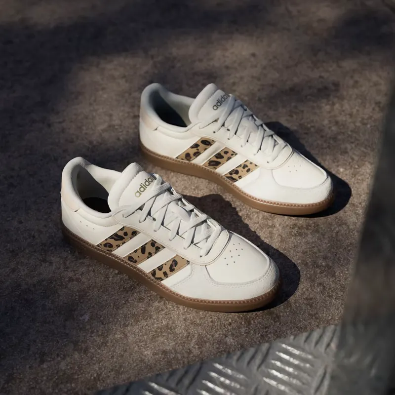 Adidas BREAKNET SLEEK Shoes Cream White / Cardboard / Sand Strata (LA7816)
