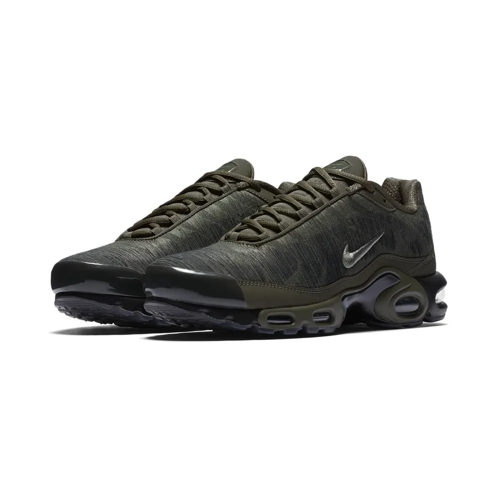 Nike Air Max Plus Jacquard “Cargo Khaki / Black / Light Bone / Dark Stucco” (845006-300)