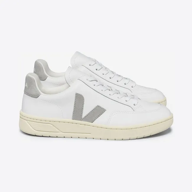 Veja V-12 Leather (XD0203484A)