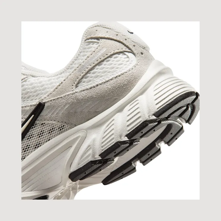 nike-v5-rnr IX0197-105