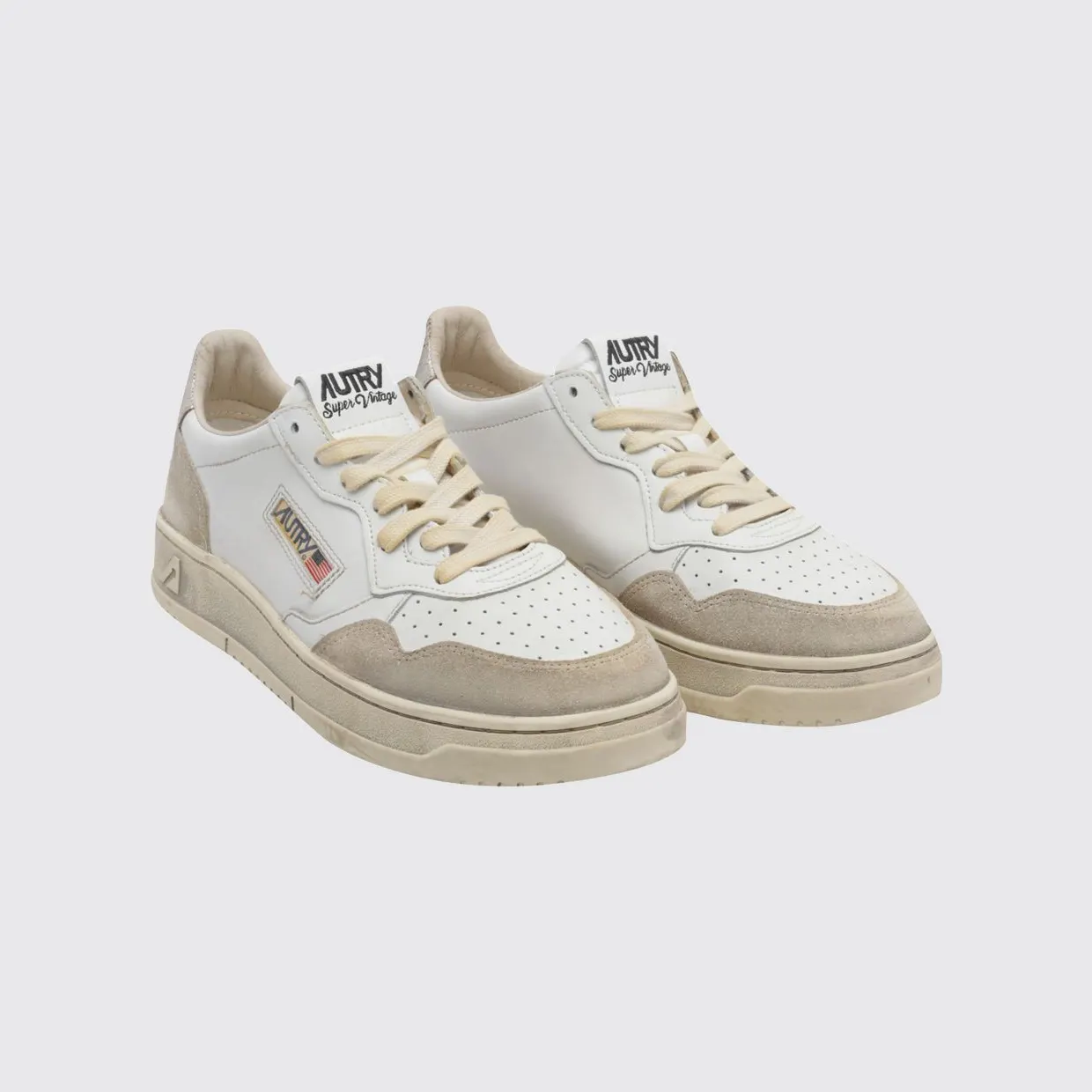 Autry Medalist Low Super Vintage Calfskin with Worn Effect White 4 (AVLMLS75)