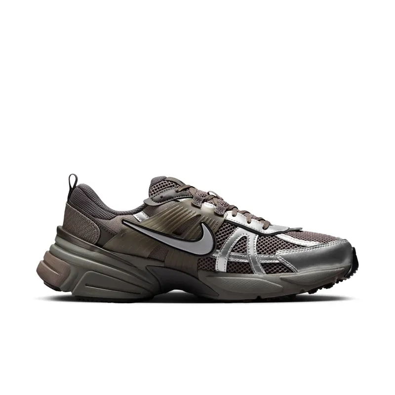 Nike V2K Run “Cave Stone Flat Pewter Medium Ash Metallic Silver” (HQ1678-200)