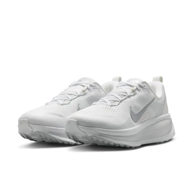 Nike Vomero 18 “White Photon Dust Summit White Metallic Silver” (HM6804-104)
