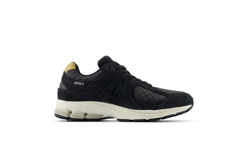 New Balance 2002R Quilted Black (M2002RPG)