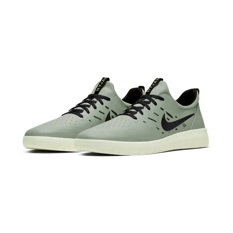 nike-free AA4272-300