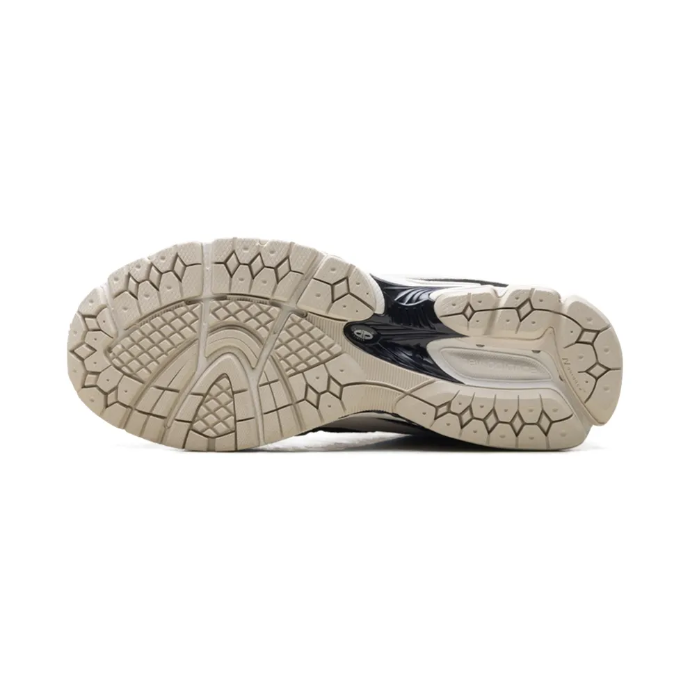 New Balance 2002R “Black Beige Tan” (M2002RTZ)