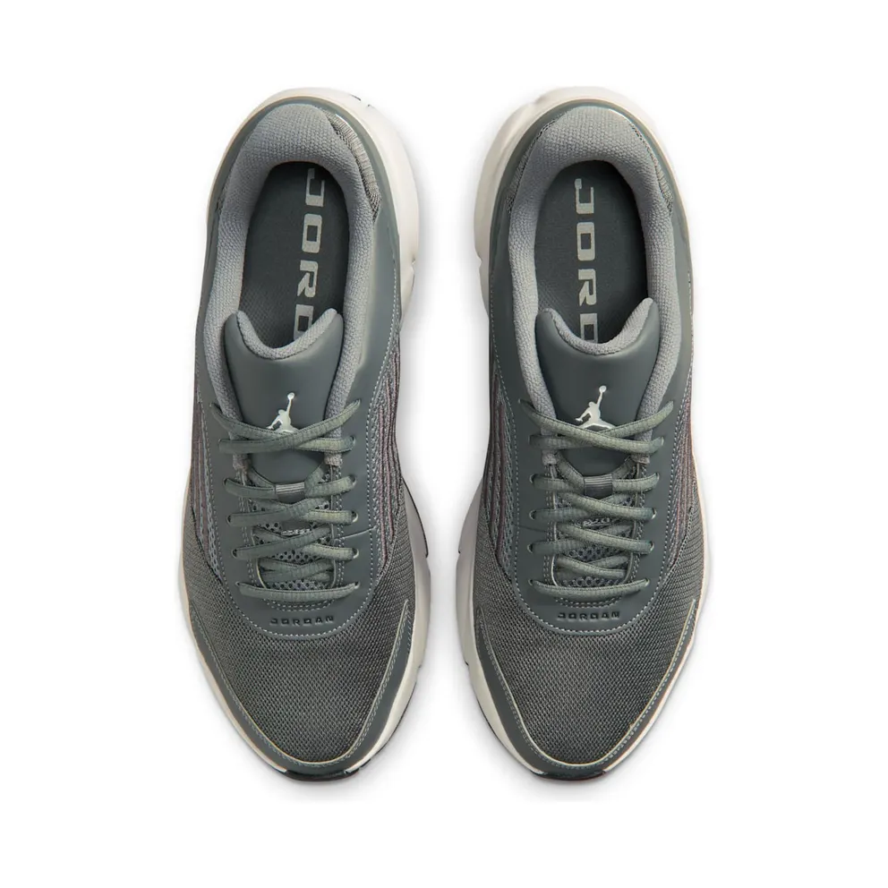 Jordan Trunner Flow “Smoke Grey Iron Grey” (IO2091-002)