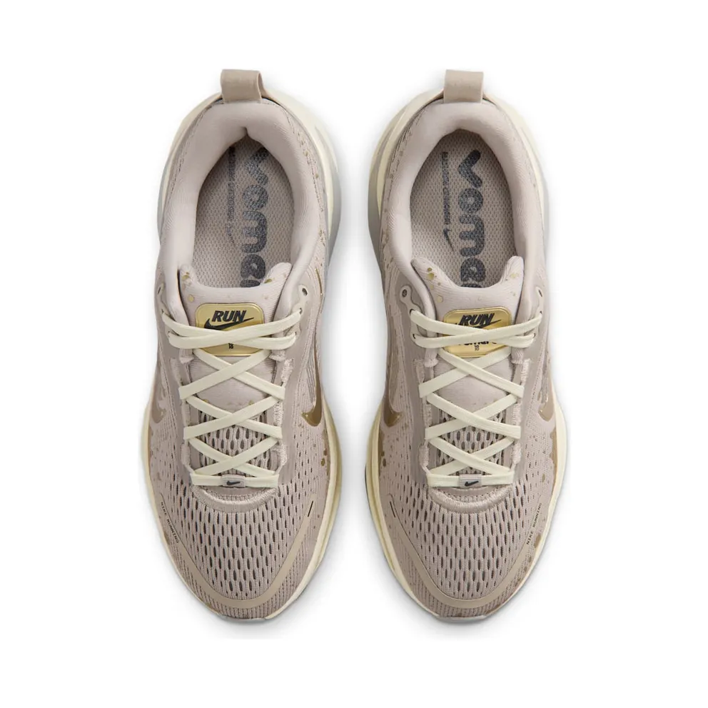 Nike Vomero 18 GS “Cream Coconut Milk Metallic Gold Grain” (IM6127-200)