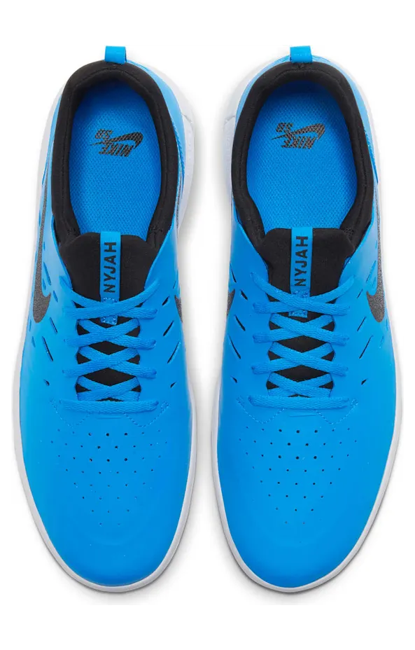 nike-free AA4272-402