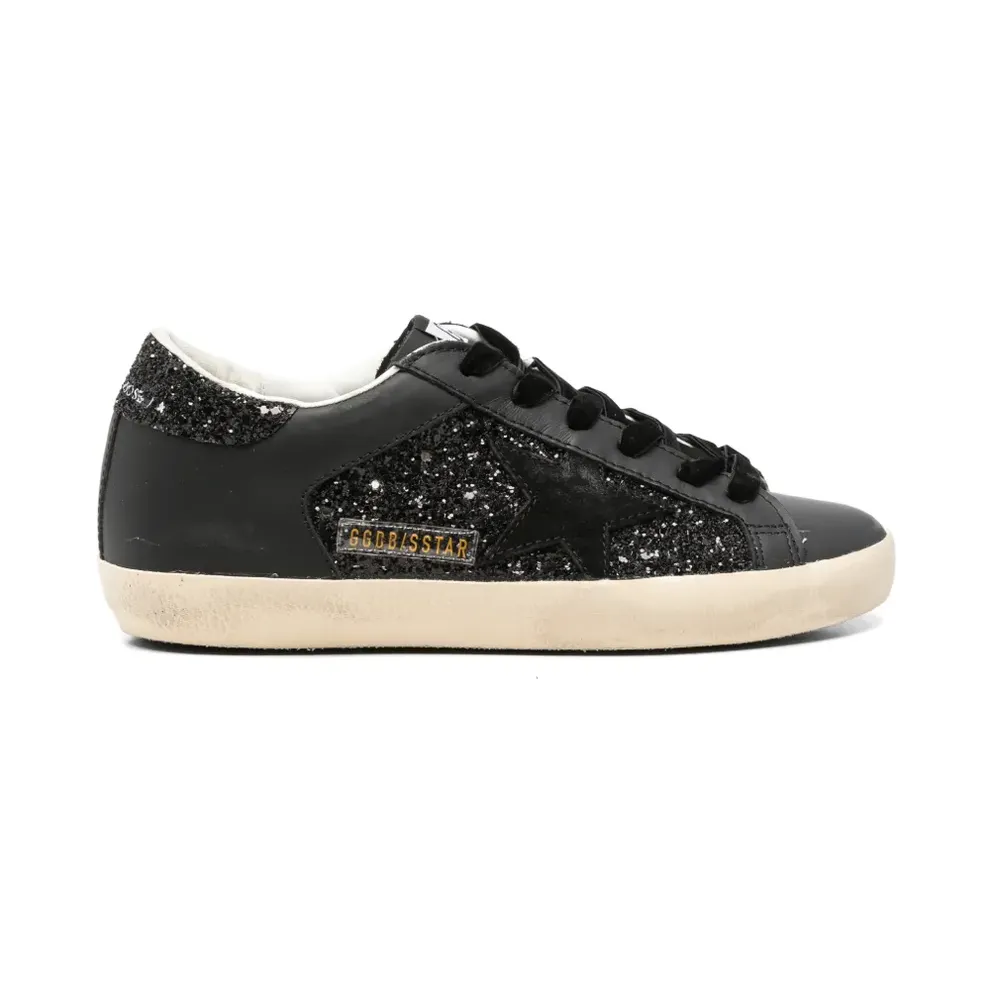 Golden Goose Super-Star in schwarzem Glitzer mit schwarzem Wildlederstern und Ledereinsätzen (GWF00103F006679)