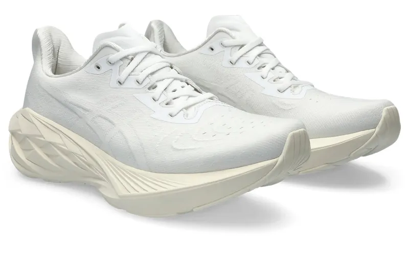 Asics Novablast 4 “White / White” (1011B693-102)