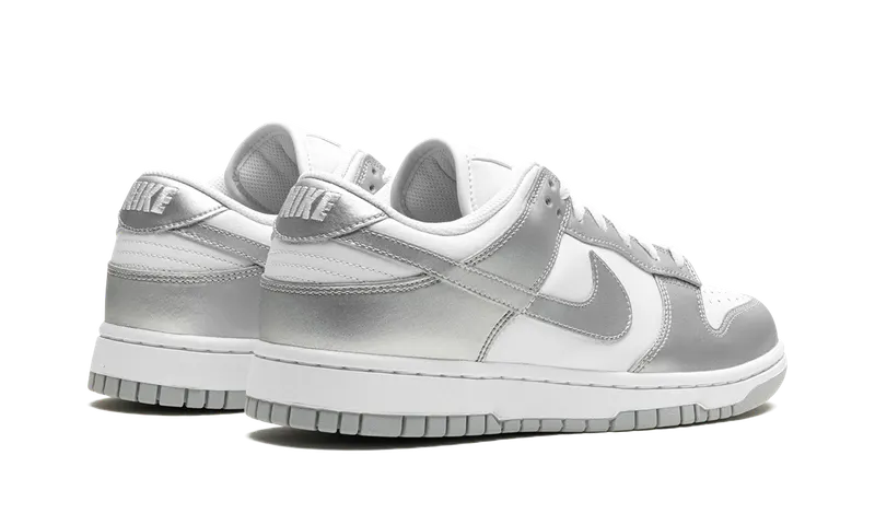 Nike DUNK LOW “Metallic Silver” (FV1311-100)