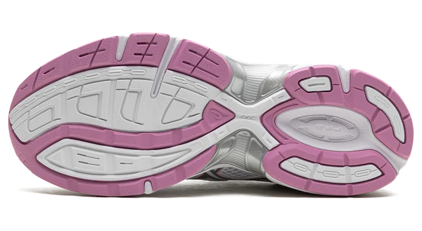 ASICS Gel-1130 in wit, zilver en roze: waarom het zilver hier het echte werk doet (4)
