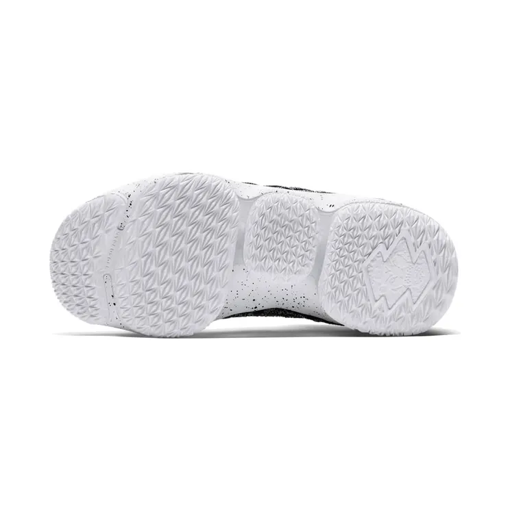 nike-lebron-15 922811-002