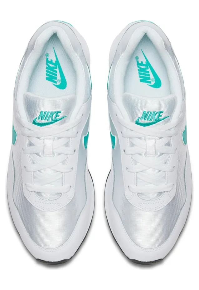 nike-outburst AO1069-107