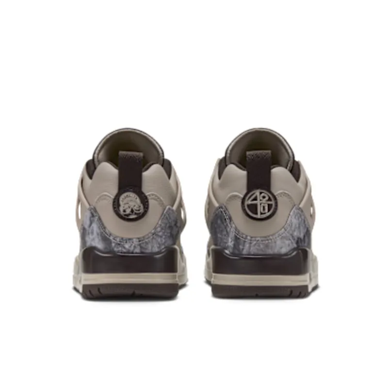 De Jordan Spizike Low ruilt olifantenprint voor camo (IV4403-200) (6)