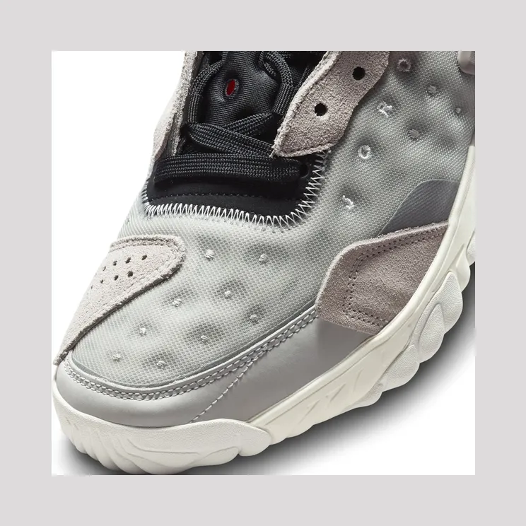 air-jordan-delta CV8121-005