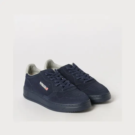 Autry Medalist Low Trainers in Smooth Calfskin with Perforated Toe Blue (AULMOH07)